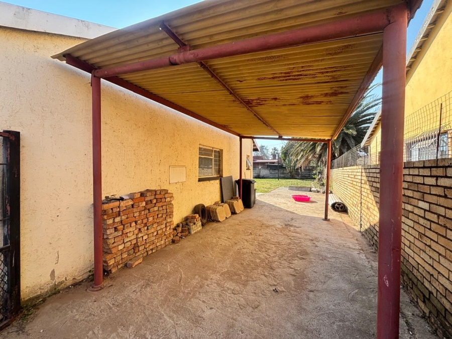 4 Bedroom Property for Sale in Roosheuwel North West